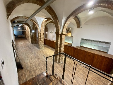 Foto Locale commerciale a Jesi Viale della Vittoria di 203 m² in vendita