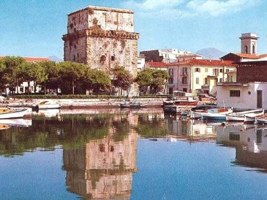 Foto Ristorante a Viareggio Darsena - Ex Campo di Aviazione di 200 m²