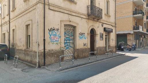 Foto Attività commerciale in via XXIV Maggio, Cosenza Centro di 65 m²