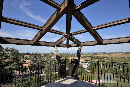 Foto Attività commerciale a Coriano di 318 m² in vendita