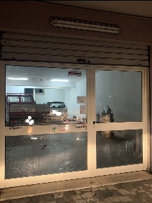 Foto Locale commerciale a Castrolibero Andreotta di 77 m² in vendita