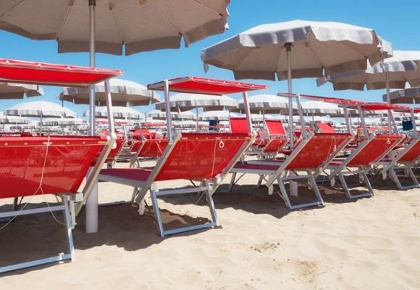 Foto Hotel a Rimini Miramare - Rivazzurra di 1000 m² con 30 locali