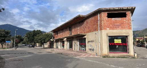 Foto Negozio a Domusnovas di 400 m² in vendita