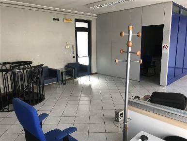 Foto Negozio a Trezzano Rosa di 103 m² con 2 locali in vendita