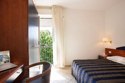 Foto Hotel a Rimini di 1000 m² in vendita