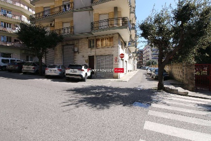 Foto Magazzino a Martina Franca di 583 m² con 1 locali in vendita