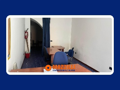 Foto Locale commerciale in Via O. Flacco, Potenza Centro di 40 m²