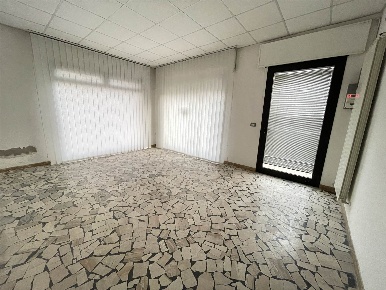 Foto Negozio a Chioggia Sottomarina di 42 m² con 2 locali in vendita