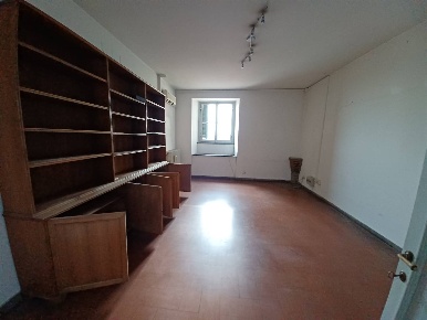 Foto Ufficio a Pistoia Piazza della Sala di 250 m² con 6 locali in vendita