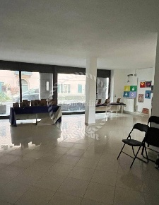 Foto Ufficio a Castelvetro Piacentino Centro di 60 m² con 1 locali