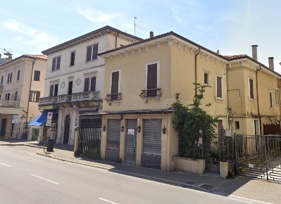 Foto Negozio in via Circonvallazione, Venezia Mestre di 186 m² con 4 locali