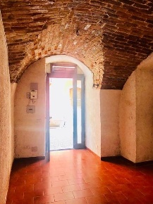 Foto Locale commerciale a Sarzana Centro di 18 m² con 1 locali in affitto