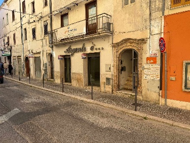 Foto Negozio in Via Alfieri 33, Ceprano Centro di 75 m² con 2 locali