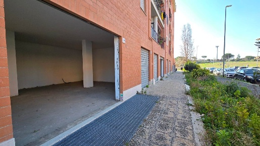Foto Locale commerciale in VIA NOCERA TERINESE, Roma Rocca Cencia di 60 m²