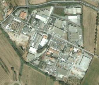 Foto Locale commerciale a Cecina Cecina Centro di 720 m² con 10 locali