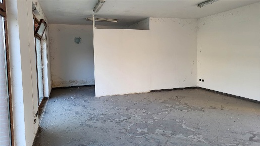 Foto Negozio a Mantova Lunetta Frassino di 71 m² con 2 locali in vendita