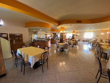 Foto Negozio a Castelraimondo Centro di 492 m² in vendita