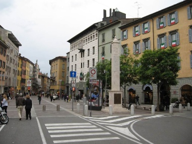 Foto Attività commerciale a Bergamo Corridoni di 110 m² con 4 locali