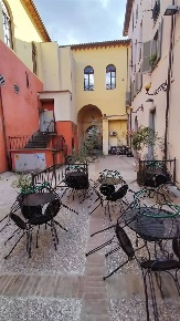 Foto Attività commerciale a Foligno Centro Storico di 140 m² in vendita