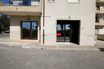 Foto Negozio in Via Giuseppe Chiarelli  5, Martina Franca di 200 m²