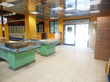 Foto Negozio a Avellino A. Annarumma, A. Gasperi, F. Tedesco di 530 m²