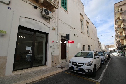Foto Negozio in Via Lelio Fanelli 8, Martina Franca di 50 m² con 1 locali