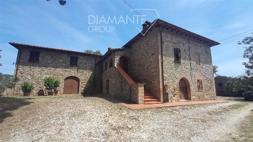 Foto Cessione attività a Sovicille Centro di 1260 m² con 12 locali