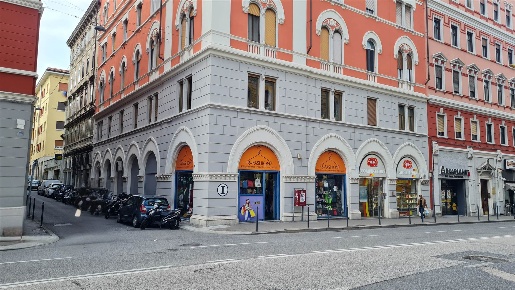 Foto Negozio a Trieste Largo Barriera - Ospedale Maggiore di 158 m²