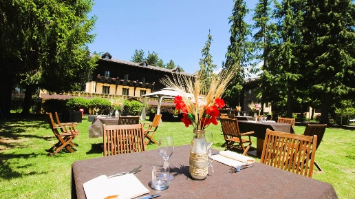 Foto Hotel a Taverna Cutura di 4200 m² in vendita
