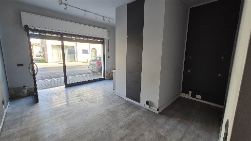 Foto Negozio a Rottofreno San Nicolò di 42 m² con 2 locali in affitto