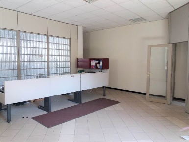 Foto Ufficio a Piacenza Via Colombo di 1200 m² con 2 locali in affitto
