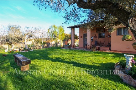 Foto Cessione attività a Grosseto Alberese di 1662 m² con 10 locali