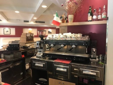 Foto Bar a Rimini Via Dario Campana di 110 m² con 2 locali in vendita