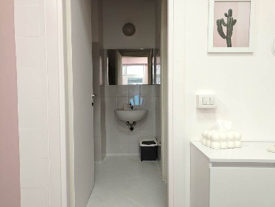 Foto Negozio in VIALE CAVALLOTTI 10, Porto San Giorgio di 25 m² in affitto