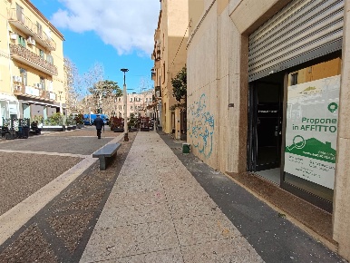 Foto Negozio a Battipaglia Centro di 43 m² con 1 locali in affitto