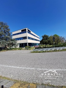 Foto Attività commerciale a Ostiglia Zona Industriale di 2400 m² in vendita