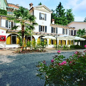 Foto Hotel a Castiglione delle Stiviere Centro di 1000 m² con 30 locali