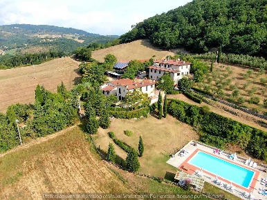 Foto Agriturismo a Dicomano di 900 m² con 35 locali in vendita