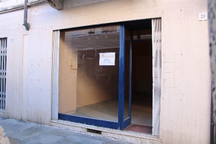 Foto Negozio in Via Gioberti 20, Vercelli Centro di 90 m² con 3 locali