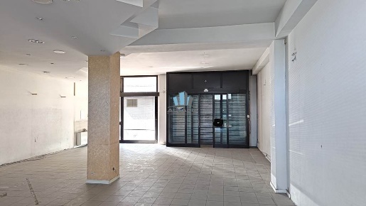 Foto Negozio a Porto Sant'Elpidio Centro di 195 m² con 3 locali in affitto