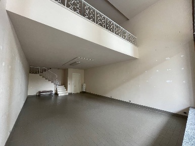 Foto Negozio a Verbania Pallanza Centro di 92 m² con 2 locali in vendita