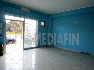 Foto Locale commerciale in VIA ANTONIO MADEO 9, Corigliano-Rossano di 45 m²