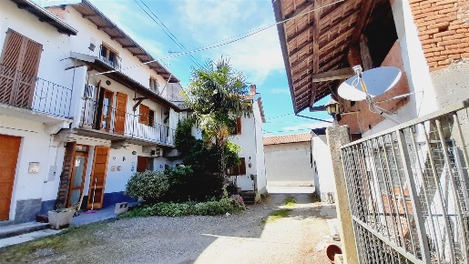 Foto Case semi ndipendenti a Cassolnovo Villareale di 140 m² con 4 locali
