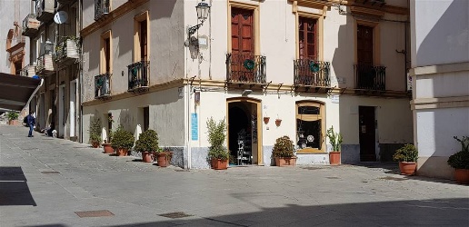 Foto Negozio a Iglesias Centro di 120 m² con 1 locali in vendita
