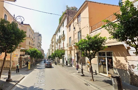 Foto Negozio a Salerno Centro di 65 m² con 2 locali in vendita