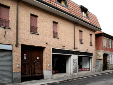 Foto Negozio in via C. Romanò 26, Cesate di 360 m² in affitto