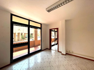 Foto Ufficio a Siena Ruffolo - Taverne d'Arbia di 77 m² con 3 locali