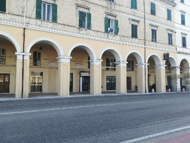 Foto Negozio a Ancona di 75 m² con 1 locali in vendita