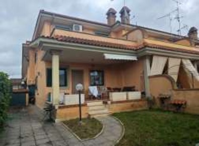 Foto Villa a schiera in Via Della Vergine 11, Ardea Colle Romito di 93 m²