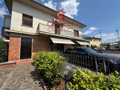 Foto Appartamento a Uzzano di 221 m² con 5 locali in vendita